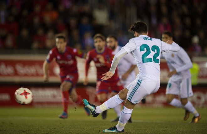 Bale ghi bàn trên chấm penalty, Real Madrid đặt một chân vào tứ kết Cúp Nhà vua - Ảnh 8.