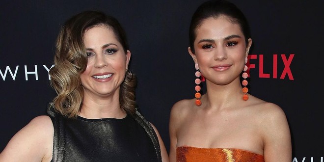 Mẹ của Selena Gomez từng ngăn con gái mình đóng phim của đạo diễn dính cáo buộc tình dục Woody Allen - Ảnh 1.