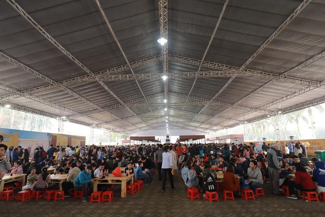 H&agrave;ng ng&agrave;n &ldquo;t&iacute;n đồ ăn uống&rdquo;, hotteen đều đổ về Lễ hội ẩm thực đường phố cuối tuần qua - Ảnh 13.