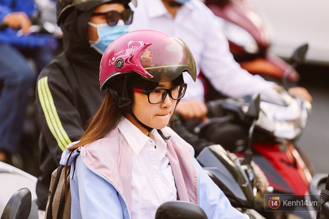 Nhiều ngả đường đổ về trung t&acirc;m S&agrave;i G&ograve;n kẹt xe dữ dội trong ng&agrave;y đi l&agrave;m đầu năm mới 2018 - Ảnh 8.