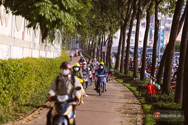 Nhiều ngả đường đổ về trung tâm Sài Gòn kẹt xe dữ dội trong ngày đi làm đầu năm mới 2018 - Ảnh 17.