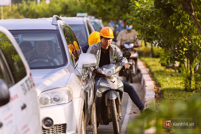 Nhiều ngả đường đổ về trung t&acirc;m S&agrave;i G&ograve;n kẹt xe dữ dội trong ng&agrave;y đi l&agrave;m đầu năm mới 2018 - Ảnh 18.