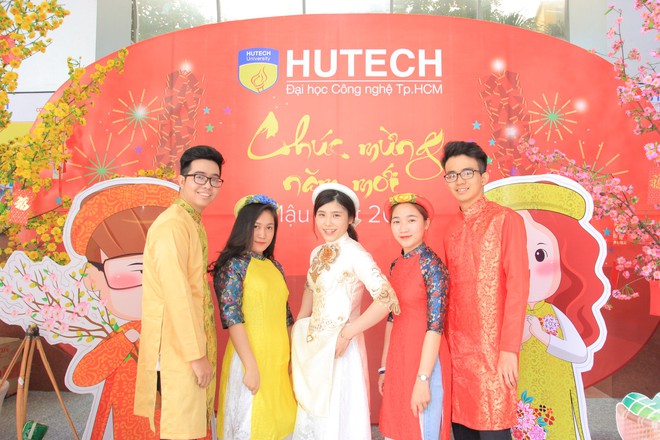Sinh vi&ecirc;n HUTECH h&agrave;o hứng với lễ hội xu&acirc;n lớn nhất năm - Ảnh 6.