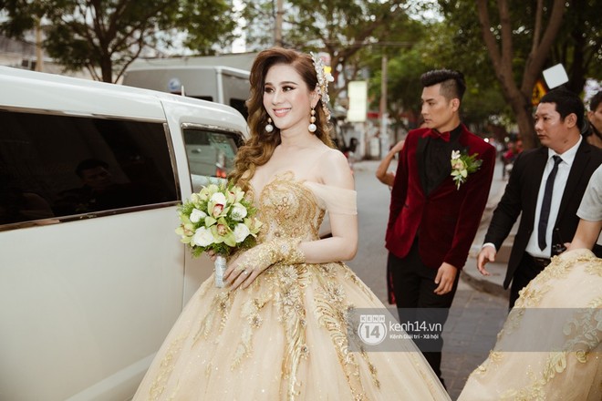 Dàn siêu xe phục vụ cho tiệc cưới của Lâm Khánh Chi và hôn phu kém 8 tuổi - Ảnh 9.