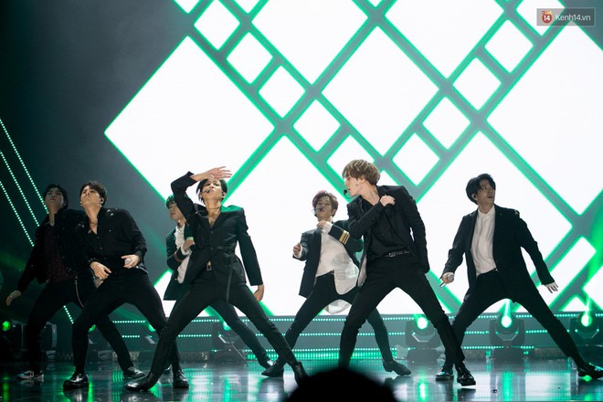 Cập nhật: GOT7 đem tới loạt hit si&ecirc;u hot Never Ever, If You Do, Noo Phước Thịnh rước cả Hoa hậu Phạm Hương l&ecirc;n biểu diễn - Ảnh 52.