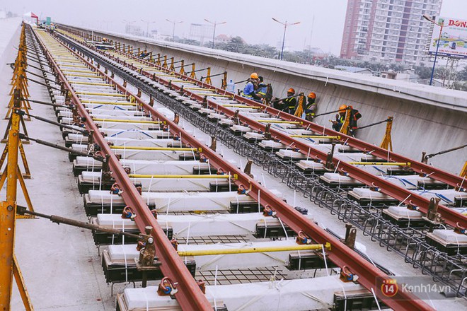 Chùm ảnh: Hơn 2,5km đường ray tàu trên cao tuyến Metro Bến Thành -  Suối Tiên ở Sài Gòn đã hoàn thành - Ảnh 3.