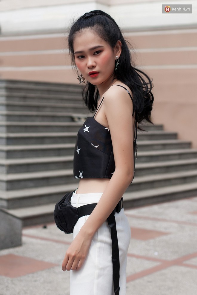 Trời ấm l&ecirc;n, giới trẻ 2 miền được dịp khoe d&aacute;ng với đồ ngắn, xuy&ecirc;n thấu ph&oacute;ng kho&aacute;ng m&agrave; vẫn trendy tuyệt đối - Ảnh 4.