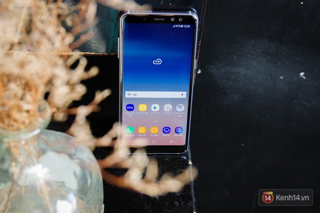 Đập hộp Galaxy A8 (2018): C&oacute; g&igrave; mới trong bộ sản phẩm cận cao cấp ch&iacute;nh h&atilde;ng Samsung? - Ảnh 17.