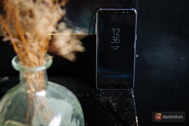 Đập hộp Galaxy A8 (2018): Có gì mới trong bộ sản phẩm cận cao cấp chính hãng Samsung? - Ảnh 9.