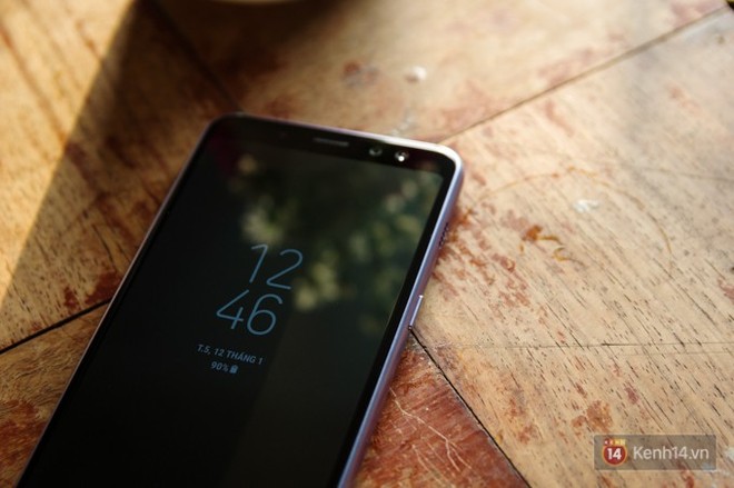 Đập hộp Galaxy A8 (2018): C&oacute; g&igrave; mới trong bộ sản phẩm cận cao cấp ch&iacute;nh h&atilde;ng Samsung? - Ảnh 15.