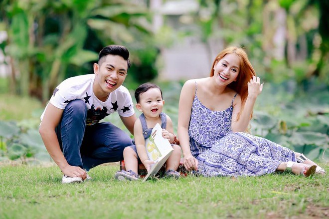 Đăng ảnh đ&oacute;n năm mới b&ecirc;n Phan Hiển, Kh&aacute;nh Thi hạnh ph&uacute;c th&ocirc;ng b&aacute;o đang mang thai lần 2  - Ảnh 4.