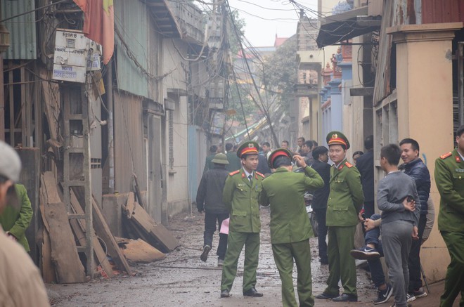 Chủ tịch Bắc Ninh nêu nguyên nhân ban đầu của vụ nổ khiến 9 người thương vong, chủ kho phế liệu bị tạm giữ - Ảnh 1.