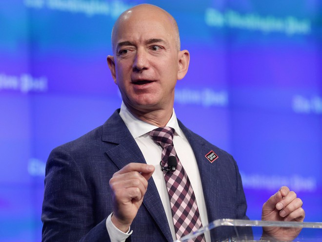 Ông chủ Amazon Jeff Bezos vượt mặt Bill Gates về khối tài sản, nhưng có thực sự trở thành người giàu nhất trong lịch sử? - Ảnh 1.