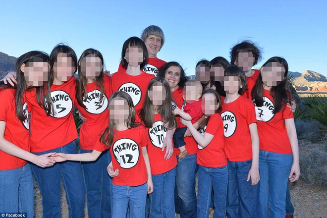 T&igrave;nh tiết vụ việc 13 đứa trẻ bị nhốt trong hầm nh&agrave;: Cha mẹ nhốt con 8 năm, vẫn đi ăn nh&agrave; h&agrave;ng bỏ mặc c&aacute;c con đ&oacute;i kh&aacute;t - Ảnh 4.