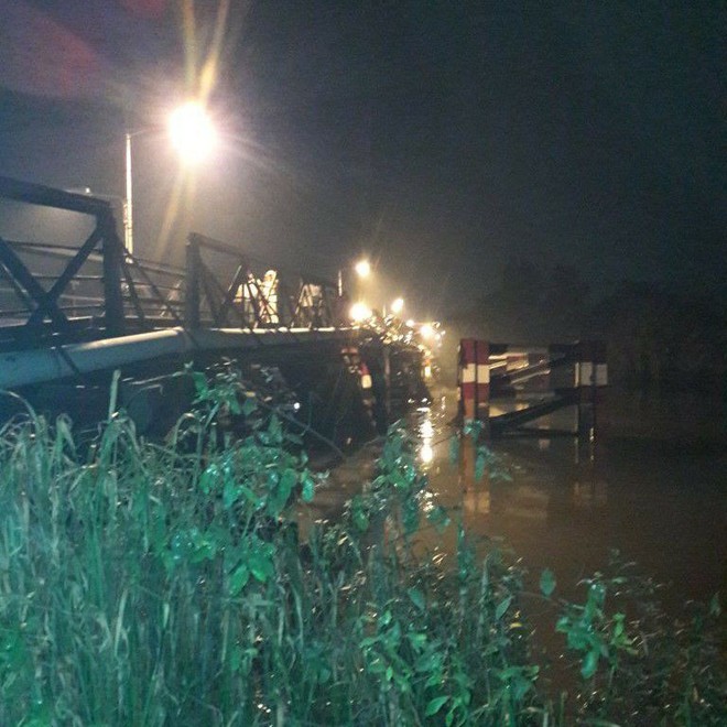 Xác định danh tính tài xế xe tải bị rơi xuống sông trong vụ sập cầu Long Kiển ở Sài Gòn - Ảnh 4.