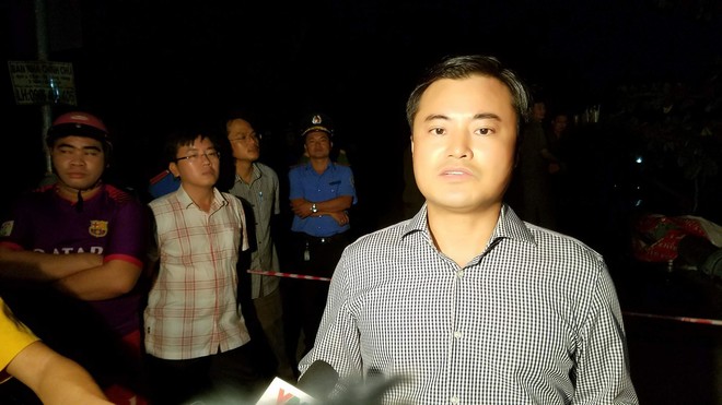 Nh&acirc;n chứng vụ sập cầu ở S&agrave;i G&ograve;n: T&agrave;i xế chỉ kịp k&ecirc;u l&ecirc;n Cứu, cứu rồi chiếc xe tải ch&igrave;m dần - Ảnh 14.