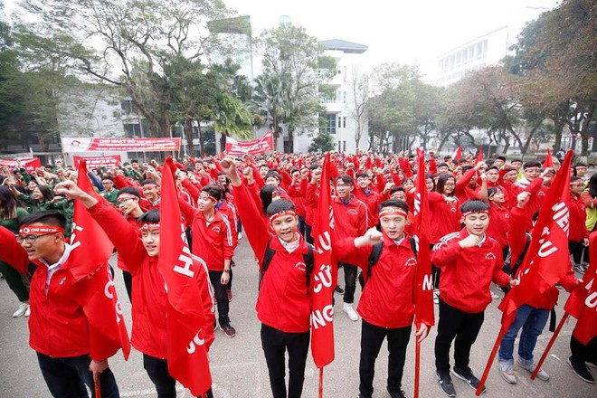 Hoa hậu Đỗ Mỹ Linh cùng hàng ngàn sinh viên tham dự khai mạc ngày hội hiến máu Chủ Nhật Đỏ 2018 - Ảnh 2.