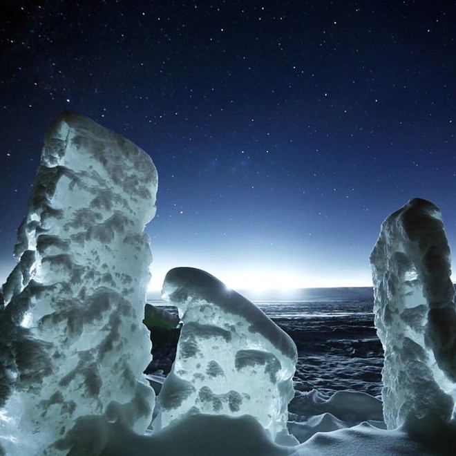 Bất chấp trời lạnh -60 độ C tại ng&ocirc;i l&agrave;ng lạnh nhất thế giới, nh&oacute;m du kh&aacute;ch Trung Quốc tr&uacute;t bỏ quần &aacute;o, bơi lội vui vẻ - Ảnh 13.