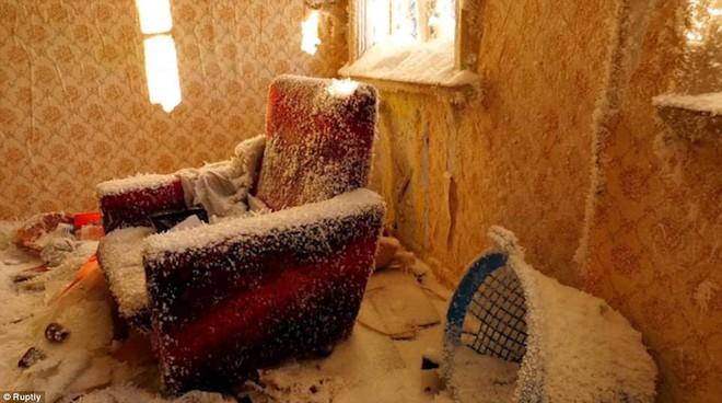Những căn nhà đóng băng: Cảnh tượng đáng kinh ngạc trong mùa đông tại Nga khi nhiệt độ nhiều vùng giảm xuống -67 độ C - Ảnh 3.