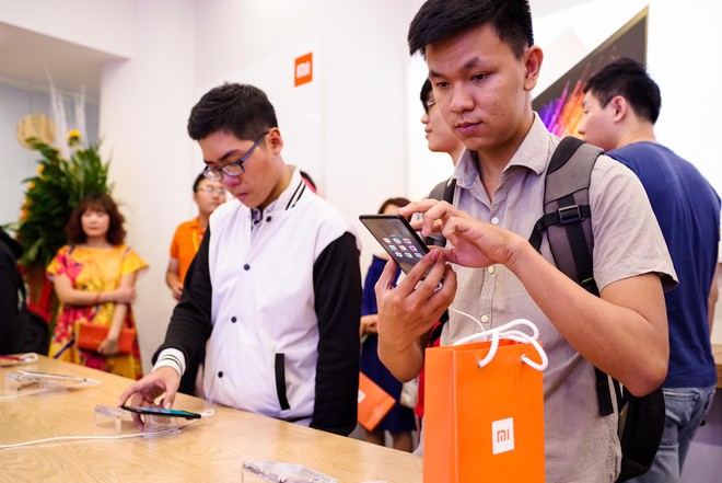 TP. HCM khai trương cửa hàng Xiaomi đầu tiên ở Việt Nam - Ảnh 17.