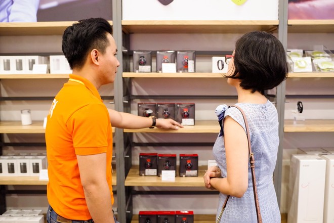 TP. HCM khai trương cửa hàng Xiaomi đầu tiên ở Việt Nam - Ảnh 23.
