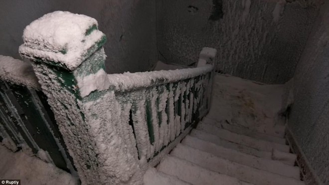 Những căn nhà đóng băng: Cảnh tượng đáng kinh ngạc trong mùa đông tại Nga khi nhiệt độ nhiều vùng giảm xuống -67 độ C - Ảnh 4.