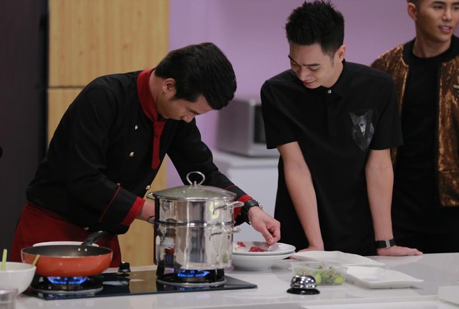 Cuộc chiến mỹ vị: Ali Ho&agrave;ng Dương - SlimV bắt tay l&agrave;m kh&oacute; đầu bếp nhưng bất th&agrave;nh - Ảnh 13.