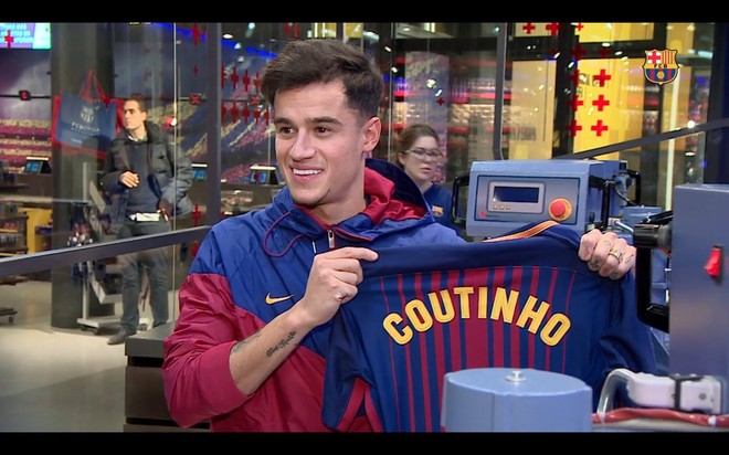 Coutinho mang hung tin cho Barcelona trong ngày chính thức kí hợp đồng - Ảnh 7.