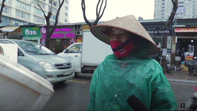 Video: Cuộc sống người dân Hà Nội đảo lộn, khó khăn hơn khi trời giá buốt, mưa phùn - Ảnh 2.