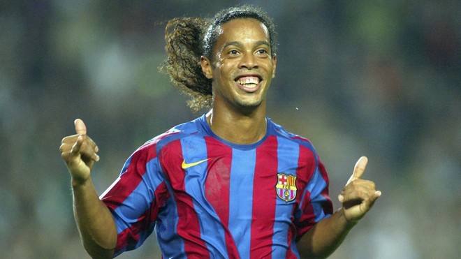 Huyền thoại Ronaldinho chính thức treo giày - Ảnh 1.