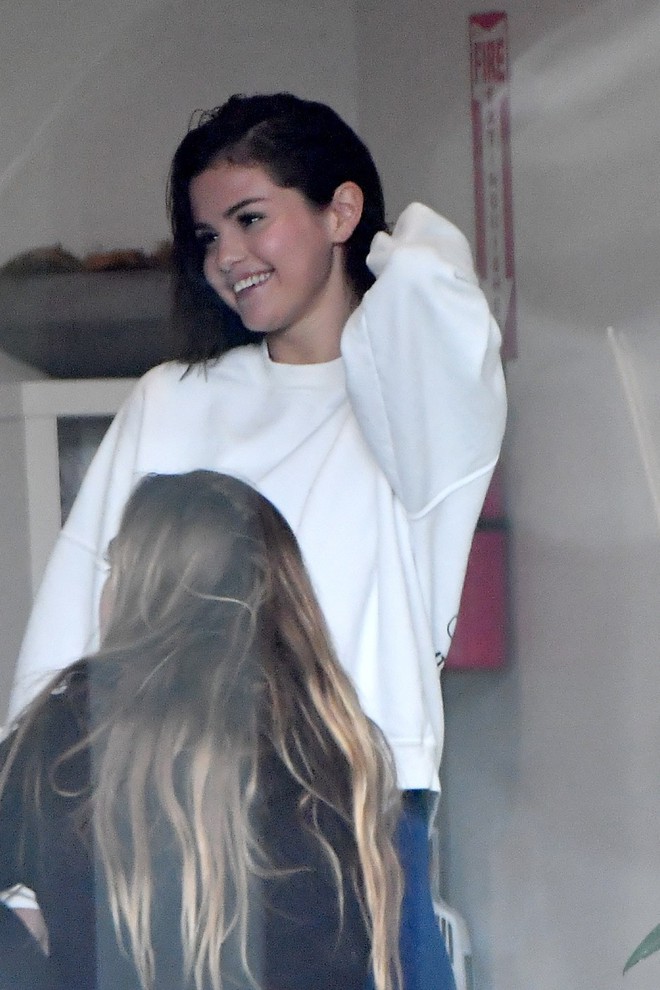 Hết cãi nhau, Selena Gomez lại tươi cười hạnh phúc hẹn hò Justin Bieber đi tập Pilates - Ảnh 3.