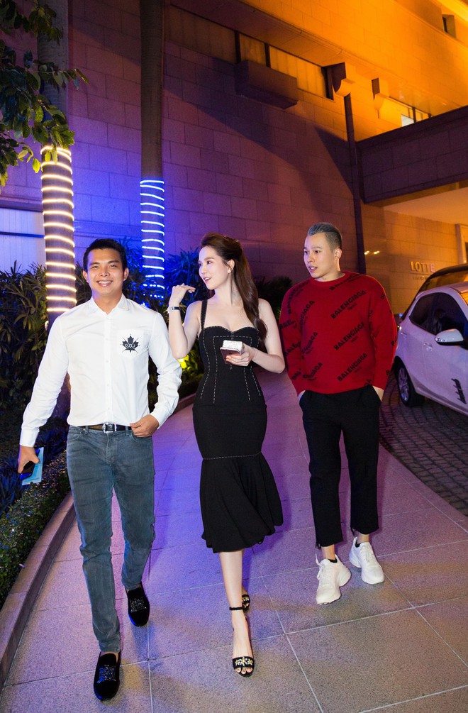 Hậu m&acirc;u thuẫn, Ngọc Trinh v&agrave; Khắc Tiệp kết bạn lại tr&ecirc;n mạng x&atilde; hội, vui vẻ hội ngộ tại sự kiện - Ảnh 4.