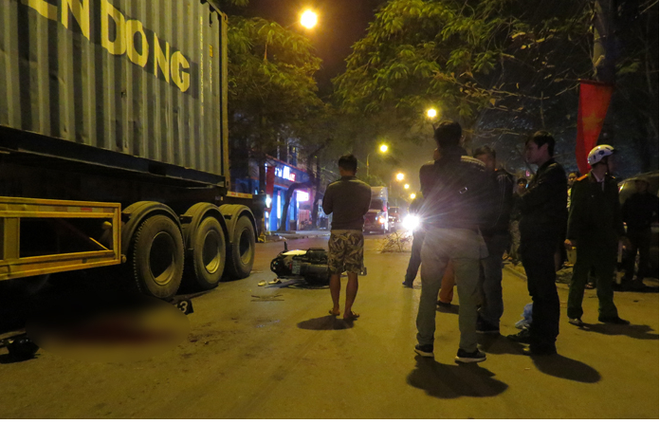 Hải Phòng: Cầm cờ đi ăn mừng U23 Việt Nam, nam thanh niên bị cuốn vào gầm xe container tử vong - Ảnh 1.