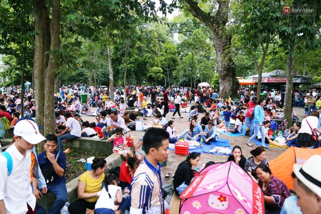 Khu vui chơi ở S&agrave;i G&ograve;n nghẹt thở ng&agrave;y đầu năm mới 2019, người d&acirc;n chen nhau để c&oacute; chỗ nghỉ ngơi - Ảnh 15.