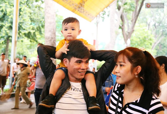 Khu vui chơi ở S&agrave;i G&ograve;n nghẹt thở ng&agrave;y đầu năm mới 2019, người d&acirc;n chen nhau để c&oacute; chỗ nghỉ ngơi - Ảnh 7.