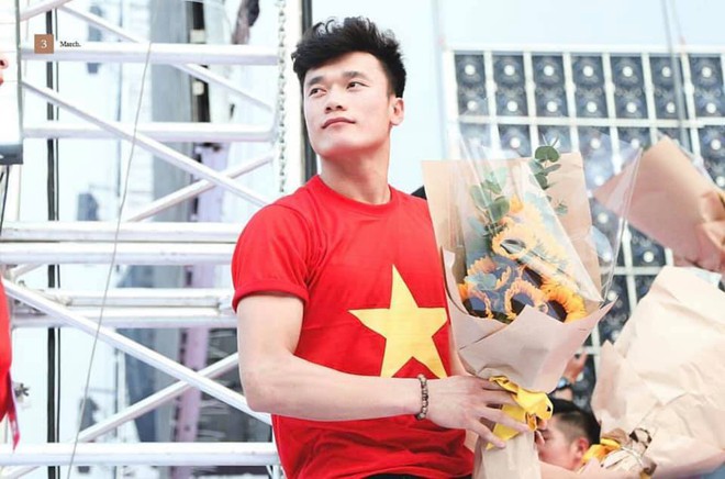 Khi cả thế giới ch&uacute;c năm mới, Đức Huy lại chỉ th&egrave;m mấy chai nước mắm, tương ớt từ Việt Nam - Ảnh 4.