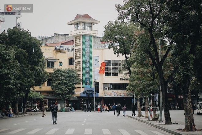 H&agrave; Nội b&igrave;nh y&ecirc;n, dung dị s&aacute;ng m&ugrave;ng 1 Tết  - Ảnh 4.
