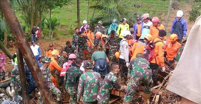  Số người thiệt mạng do lở đất tại Indonesia v&agrave; Philippines tiếp tục tăng mạnh  - Ảnh 1.