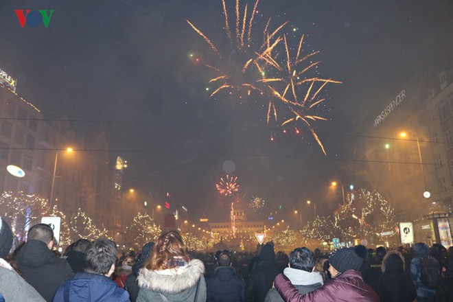 Người Séc hân hoan đón chào năm mới 2019 - Ảnh 7.