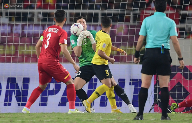 B&aacute;o ch&acirc;u &Aacute; đưa Văn L&acirc;m v&agrave;o top thủ m&ocirc;n đ&aacute;ng xem nhất Asian Cup 2019 - Ảnh 1.