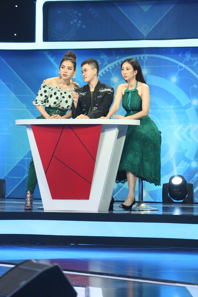 Phương Trinh Jolie xoạc chân, ép dẻo tưng bừng khi đi chơi gameshow - Ảnh 3.