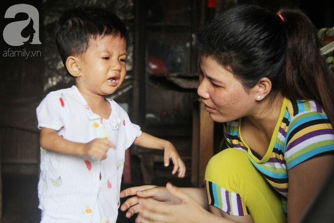 Lời khẩn cầu của người mẹ &ocirc;m con g&aacute;i 2 tuổi bị hở van tim, chỉ nặng 6 k&yacute; m&agrave; kh&ocirc;ng c&oacute; tiền chạy chữa - Ảnh 1.