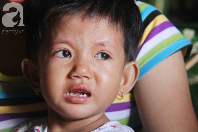Lời khẩn cầu của người mẹ &ocirc;m con g&aacute;i 2 tuổi bị hở van tim, chỉ nặng 6 k&yacute; m&agrave; kh&ocirc;ng c&oacute; tiền chạy chữa - Ảnh 2.