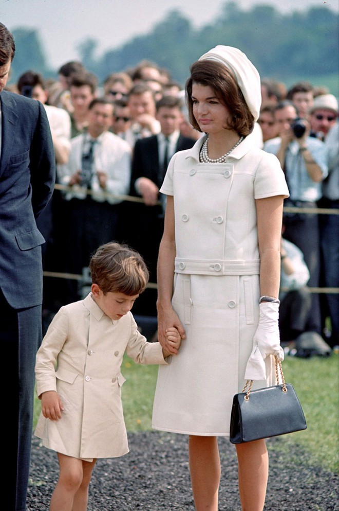 Đệ nhất phu nhân Jackie Kennedy: Mạnh mẽ vượt qua nỗi đau mất con, chồng chết ngay trước mắt và biểu tượng thời trang sống mãi với thời gian - Ảnh 5.