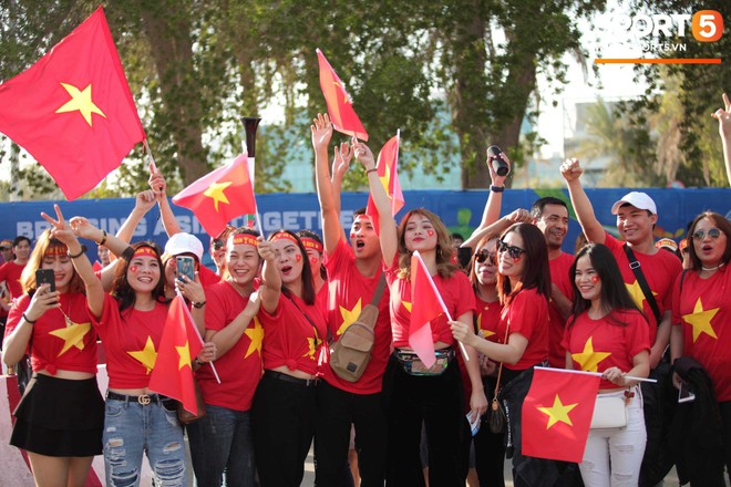 Fangirl Việt Nam và bạn bè châu lục khoe sắc tại Asian Cup 2019 - Ảnh 1.