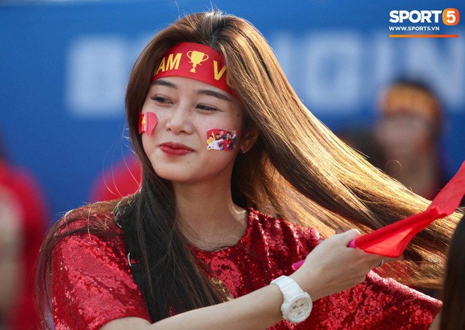 Fangirl Việt Nam và bạn bè châu lục khoe sắc tại Asian Cup 2019 - Ảnh 2.