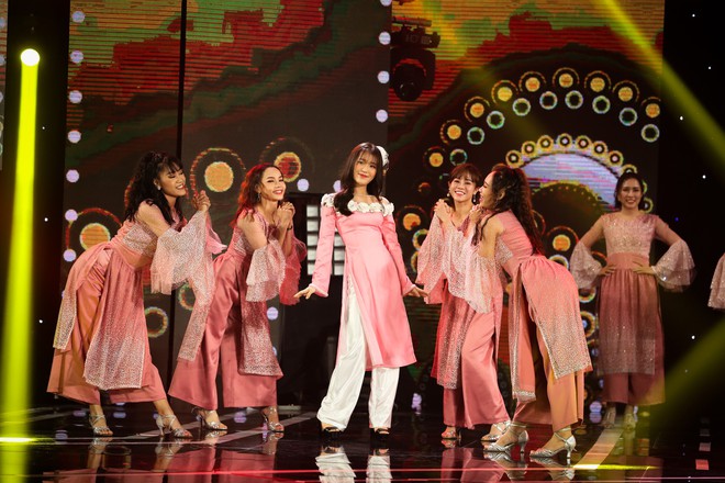 Hồ Ngọc Hà lần đầu trình diễn ca khúc mới, cùng dàn sao Việt đình đám hội ngộ trong chương trình nhạc Xuân 2019 - Ảnh 4.