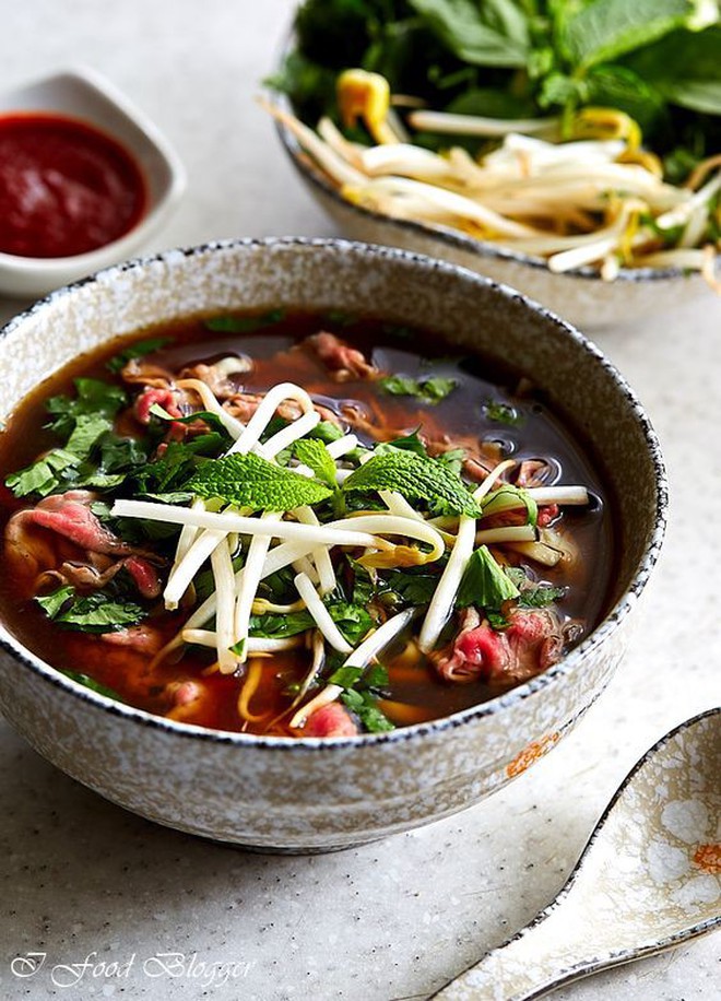 Những món ăn mà chúng ta hay kiêng để giảm cân thực ra lại được cho vào danh sách &quot;healthy&quot; của nước ngoài - Ảnh 1.