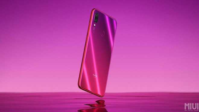 Nếu bạn không có búa để đập quả óc chó, hãy dùng màn hình của Redmi Note 7 - Ảnh 1.