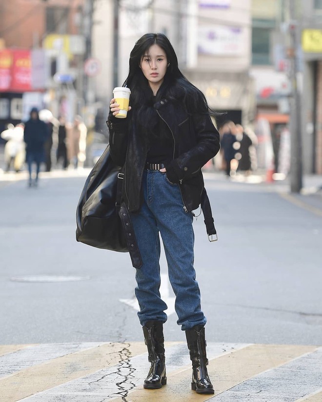 Mê phong cách đơn giản, bụi bặm hay chanh xả, bạn cũng sẽ bỏ túi được cả rổ gợi ý từ street style tuần qua của giới trẻ Hàn  - Ảnh 9.